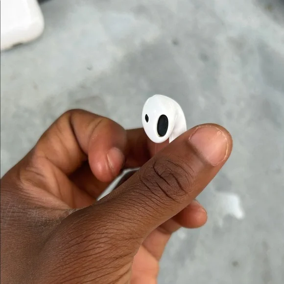 Apple White Wireless Earbuds